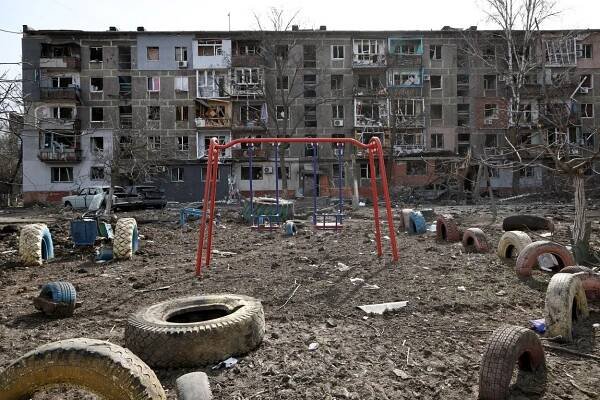 Zelenskyj opustil Turecko. Do vlasti se s ním vrací velitelé z bitvy o Mariupol
