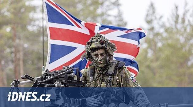 Britský generál varuje před „osou čtyř“ a mstivostí Rusů. Žádá přípravu na válku - iDNES.cz