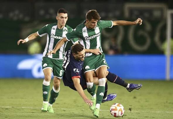 Panathinaikos - Slavia 1:1, Šporar pálil šance a hosté trpěli, srovnali na konci