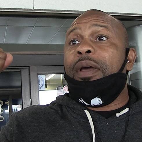 Roy Jones Says Logan Paul Has ZERO Chance to Beat Floyd Mayweather, 'Are You Serious?'