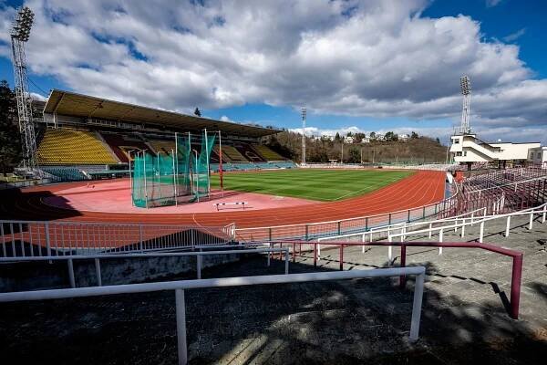 Stadion Juliska: FK Dukla Praha, recenze, fotbal a informace