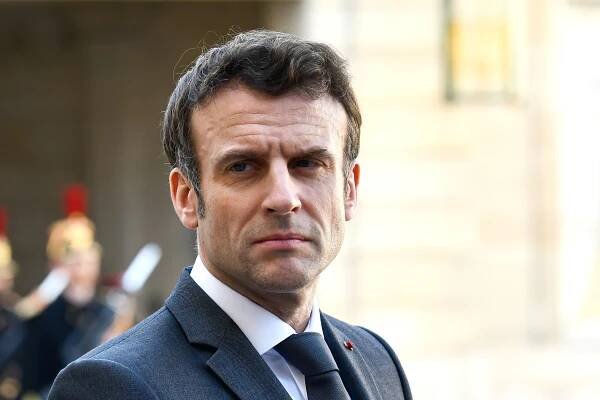 Padne Macronova vláda?