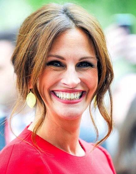 Božská Julia Roberts stárne: Ukázala dlouhé nohy, široký úsměv a poprvé také hluboké vrásky kolem očí
