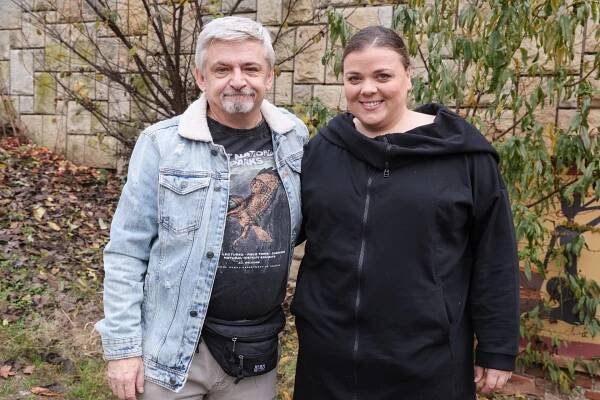 V seriálu ZOO říká Suchánkovi táto Lucie Polišenská.
