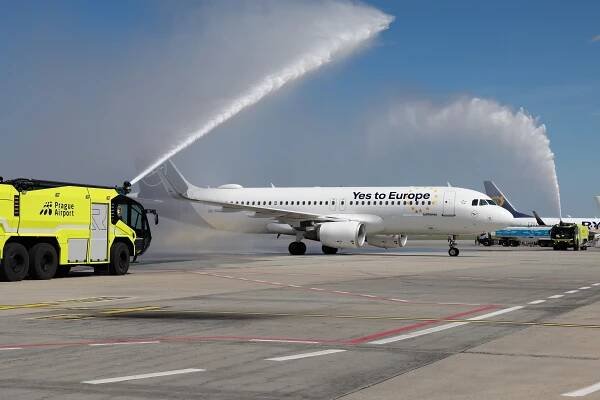 K výročí vstupu Česka do EU vyslala Lufthansa letoun v livery „Yes to Europe“