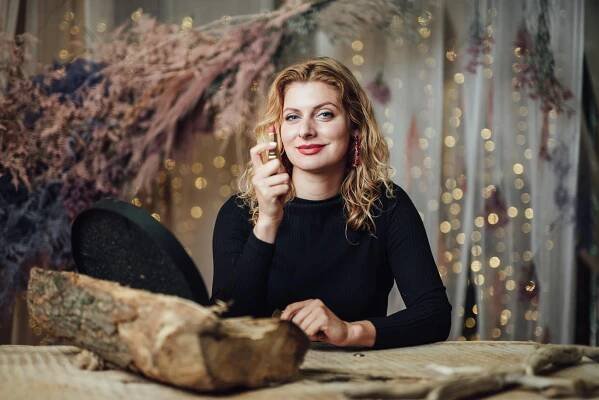 Maskérka nominovaná na Českého lva znetvořila Hese i Hádka, Dykovou nechala umřít jen napůl