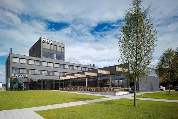 Pivotel MMX, Lety