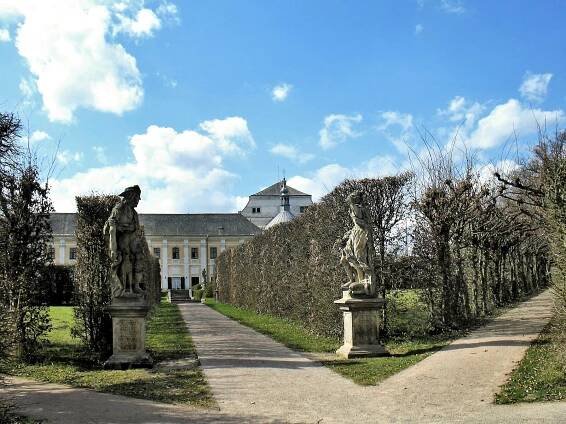 Soubor:Lysá nad Labem Castle Park (19).jpg