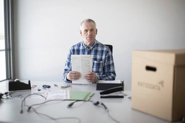 Klaus Dieter Lehmann an seinem Arbeitsplatz bei "Ratio Data"