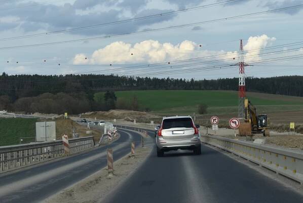 Na novém úseku D4 bude osm radarů i váha pro kamiony. Pokuty musí vybírat Písek
