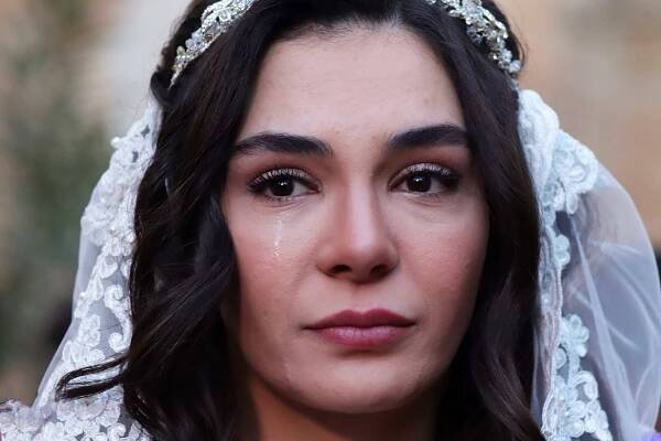 Hercai - Episode 2 - Z filmu - Ebru Şahin