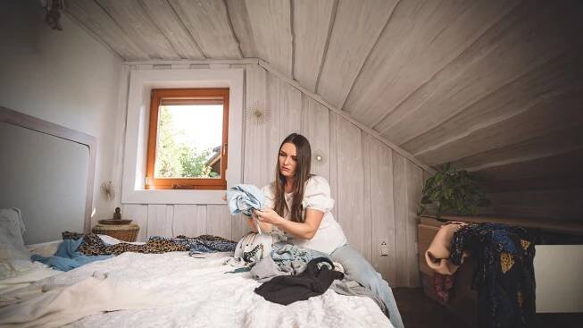 Úklid domácnosti – očista duše. Třídění věcí je úžasná cesta seberozvoje, jen pozor na menstruaci a černé oblečení - Proženy.cz
