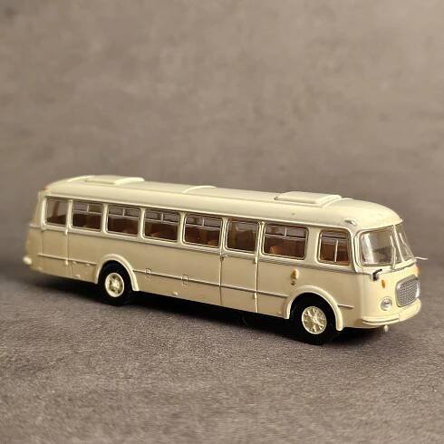 231. STARÝ MODEL AUTA - ŠKODA AUTOBUS (HO - 1:87)