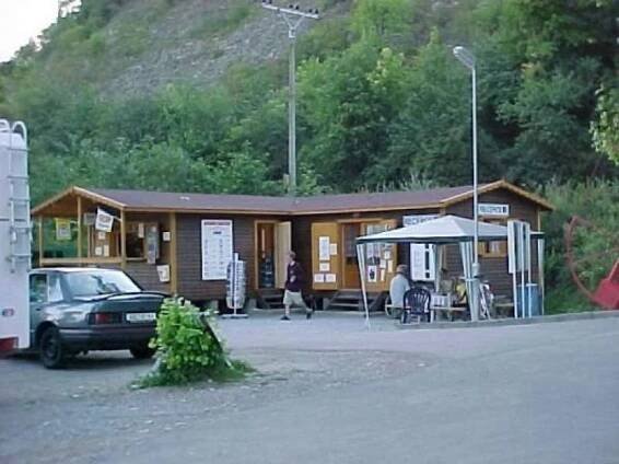 Autokemp Karlštejn - Dokempu.cz
