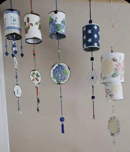 Recycled Tin Can Crafts Wind Chimes, Handmade Tea Cup Wind Chime, Dreamcatcher Ideas With Recycled Materials, Carillons Diy, Wind Chimes Homemade, Recycled Tin Cans, Tin Can Art, Wind Chimes Craft, Aluminum Can Crafts