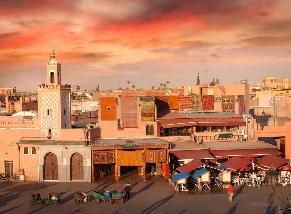 náměstí djemaa el-fna v marrákeši - alpenglow - stock snímky, obrázky a fotky