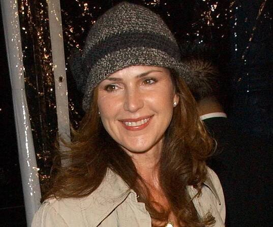 Peri Gilpin Biography - Facts, Childhood, Family Life & Achievements