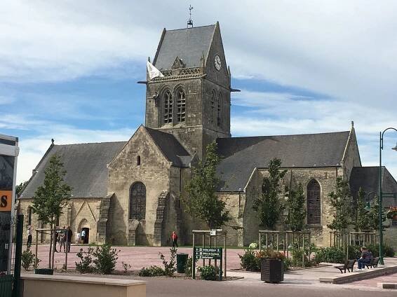Francouzský kostel Sainte-Mère-Église den D 1944 COBI 2299 - World War II