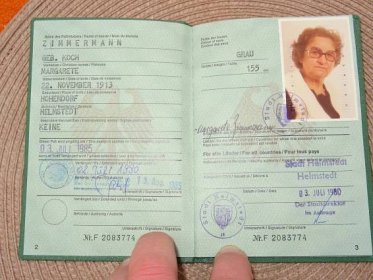 Starý a neplatný - západo - německý cestovní pas - 1980 - Starožitnosti a umění