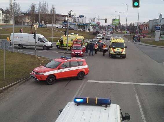 Čtyři zranění. U nehody v Králově Poli pomáhali záchranáři