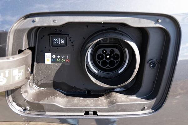 Nevíme, co to je, ale líbí se nám: Peugeot 408 je svérázný, ale krásný crossover. Cena vás však omráčí