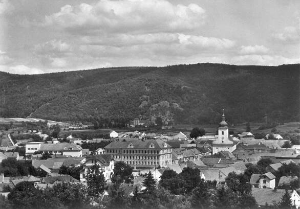Veverská Bítýška, celkový pohled od západu; 1959 (sbírka Pavla Fiedlera).