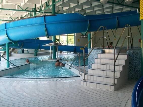 Aquapark - vstup do  bazénu a whirlpoolu