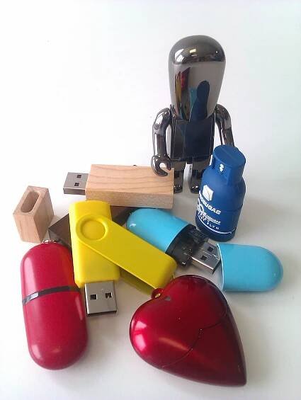 Reklamné USB kľúče na sklade s potlačou, výroba USB kľúčov na zákazku