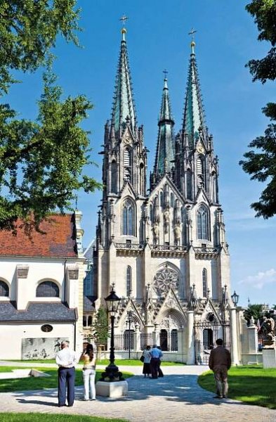 Olomouc je sídlem arcibiskupa. A ten potřebuje super katedrálu.