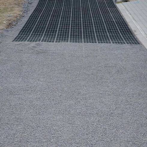Plastová zatravňovací dlažba ECORASTER E50 - realizace Rázová