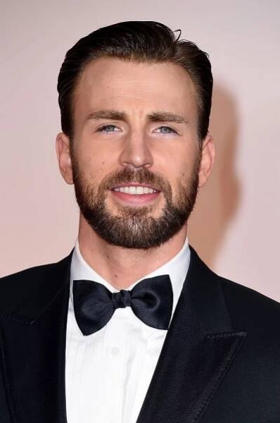 Chris Evans with a full bead and mustache at the 2015 Academy Awards in Hollywood, California