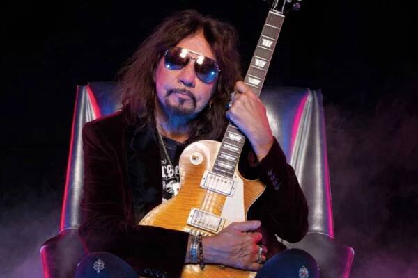 Ace Frehley hrozí vykopáním staré špíny, pokud se mu Paul Stanley neomluví za nevhodný komentář