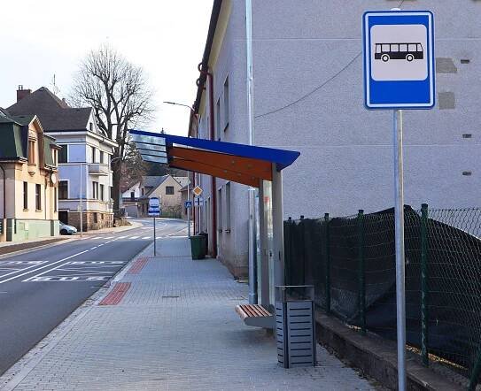 Fotografie - Červený Kostelec, Kovovýroba zastávka autobusu - 25.04.2021