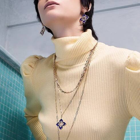ROBERTO-COIN-VENETIAN-PRINCESS-18KT-GOLD-FLOWER-WITH-LAPIS_ARV777CL3191_WEARjpg - Roberto Coin