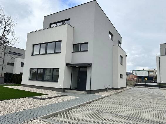 Pronájem bytů Mladá Boleslav - Čejetice C - Ing. Katarína Koščíková - realitní specialistka pro Mladoboleslavsko 