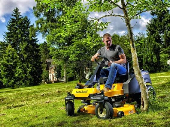 Cub Cadet RZT-S 46, zero-turn rider s bočním výhozem