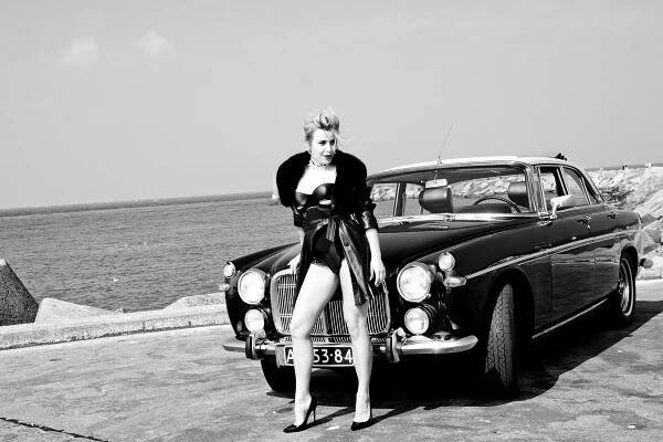 Victoria Koblenko photographed by Sabrina van den Heuvel for L'officiel Magazine in The Hague.L'officiel NL -