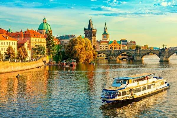 Výlety lodí po Praze a okolí – možnosti a ceny | Cestovinky.cz
