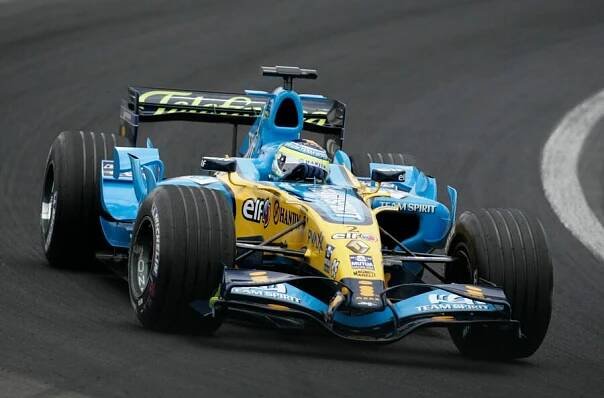 Fernando Alonso v monopostu Renaultu z roku 2006