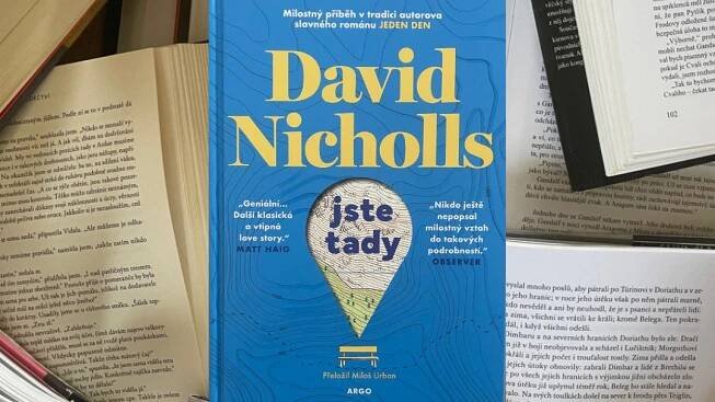 Jste tady: pomalá romance o životních druhých šancích a chození po kopcích