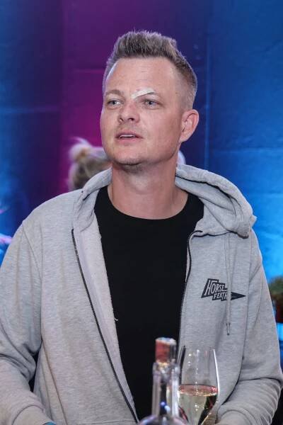Zdálo se, že se Kazma příliš nebavil. 