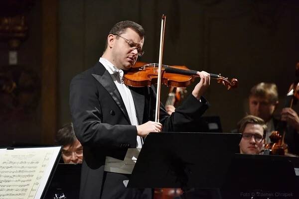 Jan Fišer a Jiří Kabát: Už náctiletým Mahlerem prosvítá genialita – KlasikaPlus.cz