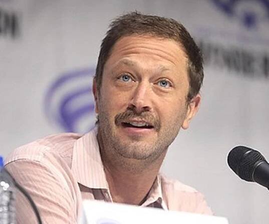Ebon Moss-Bachrach Biography - Facts, Childhood, Family Life & Achievements