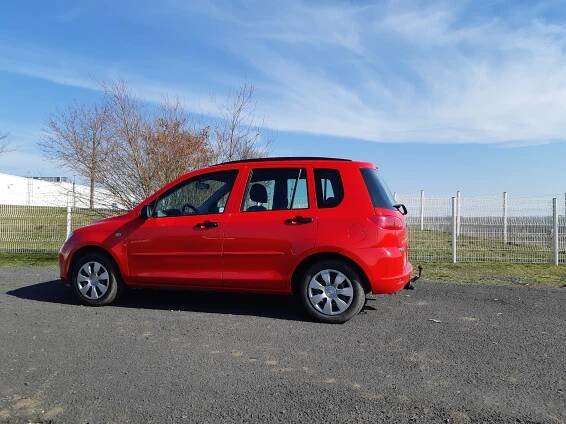 Hit mezi ojetinami: Mazda 2 za 50 000 Kč. Spolehlivé motory, dost velký kufr a málo rezne