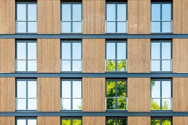 Stavba ze dřeva pro uhlíkově neutrální udržitelnou architekturu stock fotka