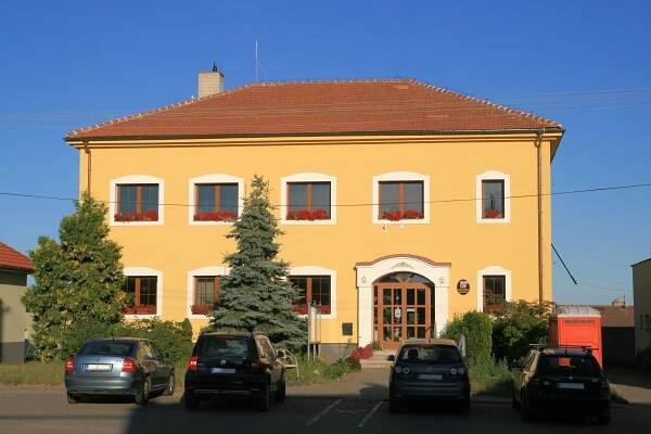 Mikulčice - obecní úřad foto 1