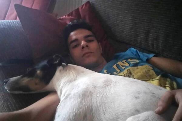 Picture of Alberto Sánchez Gómez with his dog.