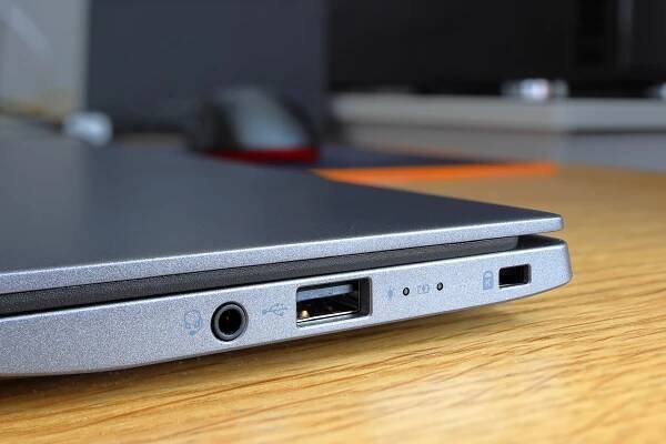 File:Acer Swift 3 rear-right edge.jpg - Wikimedia Commons