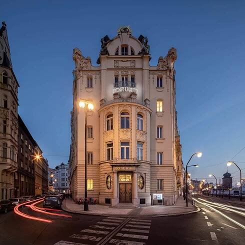 VÍCE SVĚTLA: NĚMECKÉ POSELSTVÍ PRO LEPŠÍ ZÍTŘKY ROZSVÍTÍ CENTRUM PRAHY - Proti šedi