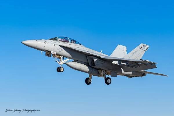 Boeing F/A-18F Super Hornet - US Navy - VFA-32 "Swordsmen"